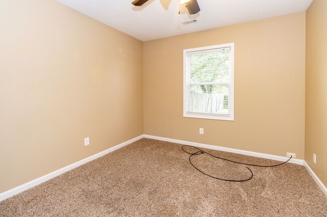 Building Photo - 3 bed, 1 bath home for rent!