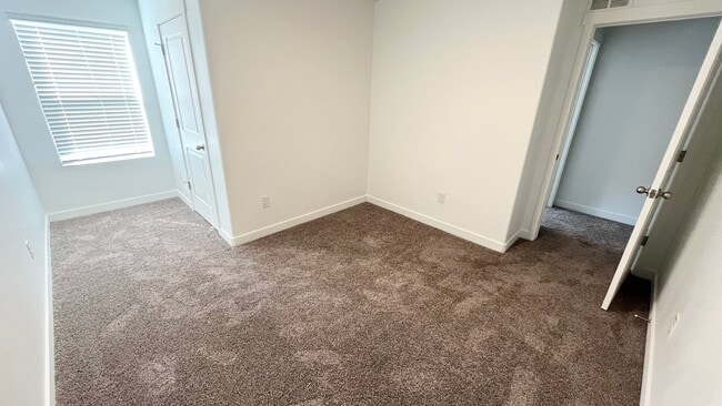 Building Photo - 3 Bedroom/2 Bathroom home in Saratoga Springs