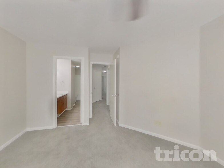 Building Photo - 1310 Kenwood Dr