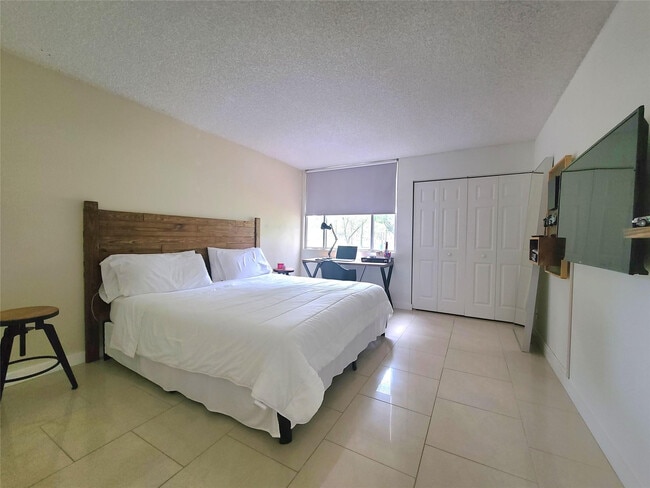 Building Photo - 801 Lyons Rd