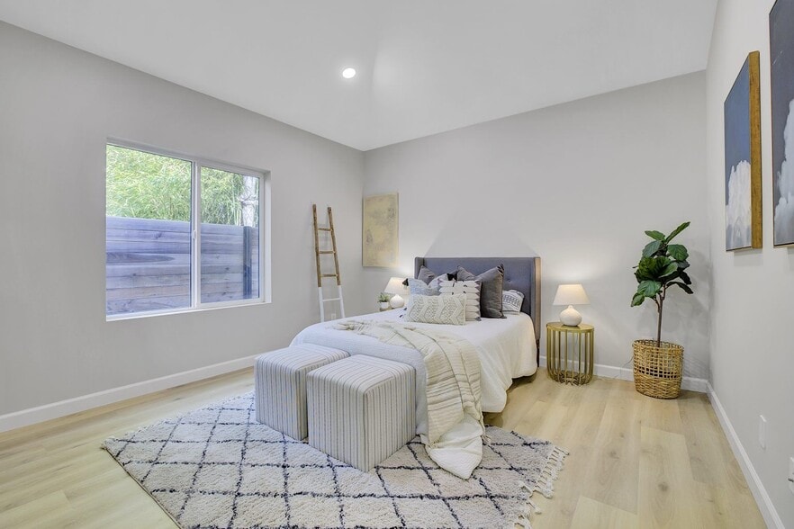 Den/Office/Bedroom - 3223 Hannah St