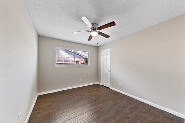 Building Photo - 1710 Foxwood Ct