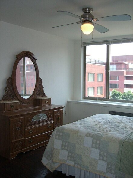 Building Photo - 1121 Arlington Blvd