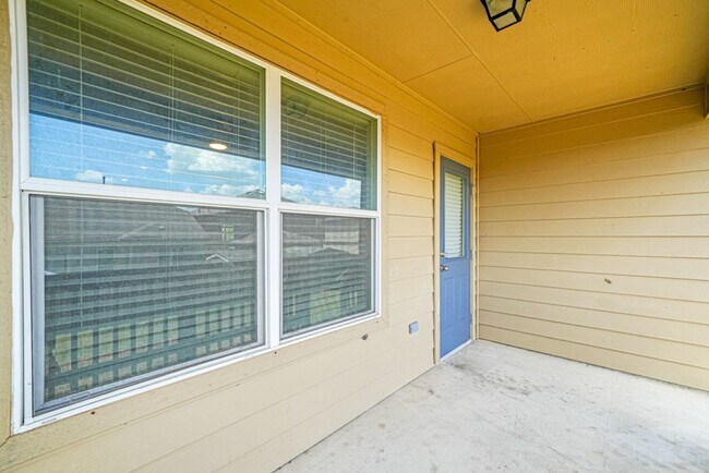 Building Photo - Single Story RedBird Ranch Rental! No Carp...