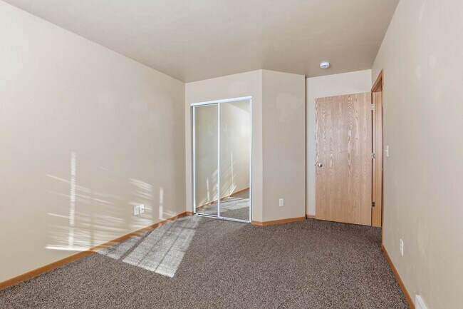 Building Photo - 912/914 Hartzheim Drive