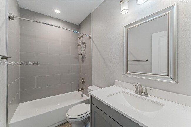 Building Photo - 4610 SW Masefield St