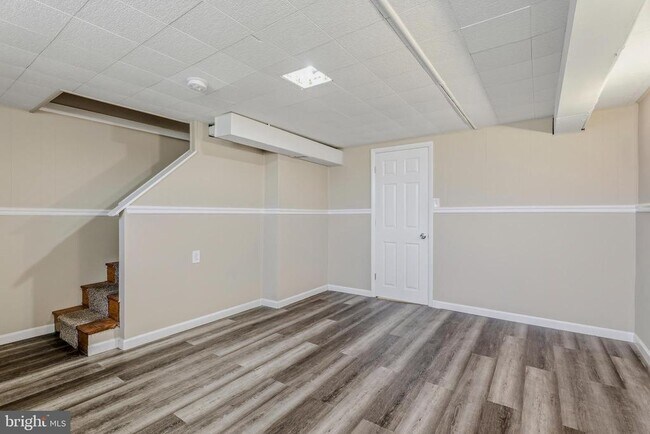 Building Photo - 586 Lucia Ave