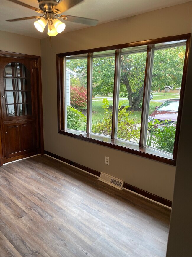 Building Photo - 16222 Howe Rd