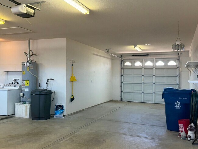 Building Photo - Rental