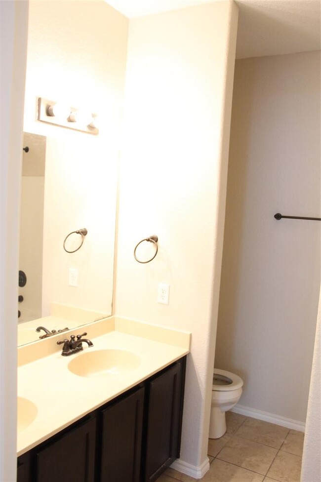 Building Photo - 578 Creekside Cir