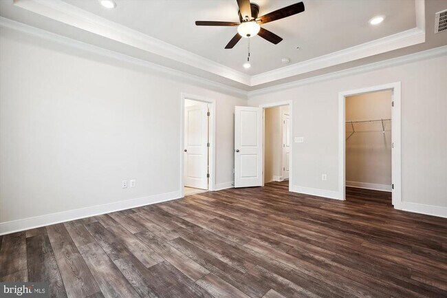 Building Photo - 909 Rockwell Ave