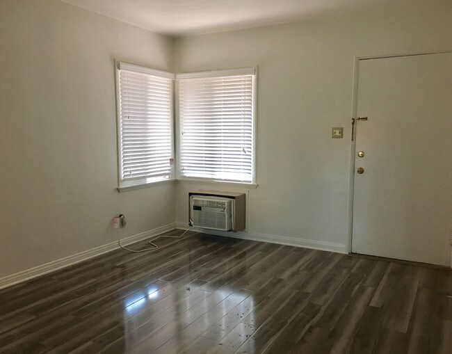 living room - 2421 W Main St