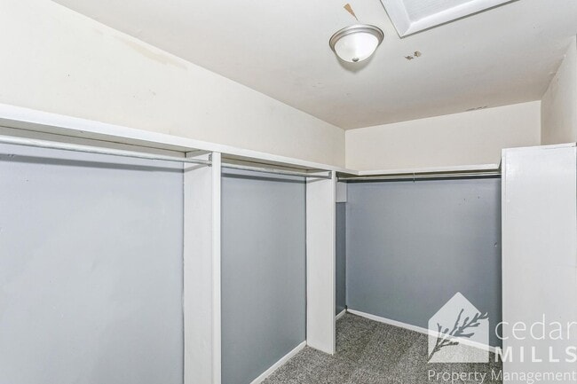 Building Photo - Large 3 Bedroom Ranch w/ Extra Space