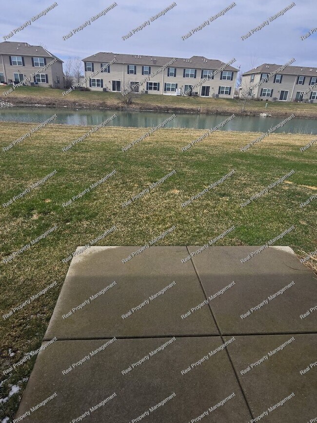 Building Photo - 3 Bedroom Townhome