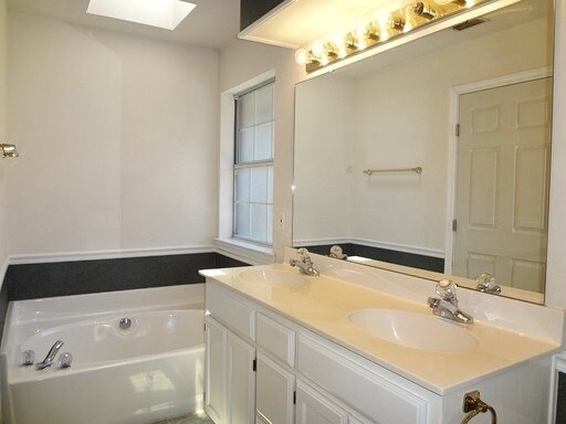 Building Photo - 2216 Lattimore St