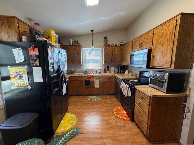 Building Photo - 3 Bed 2 Bath Townhome with Garage