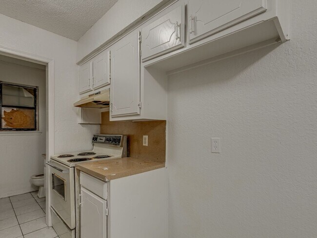 Building Photo - MOVE IN SPECIAL NO DEPOSIT IF LEASED BY JU...