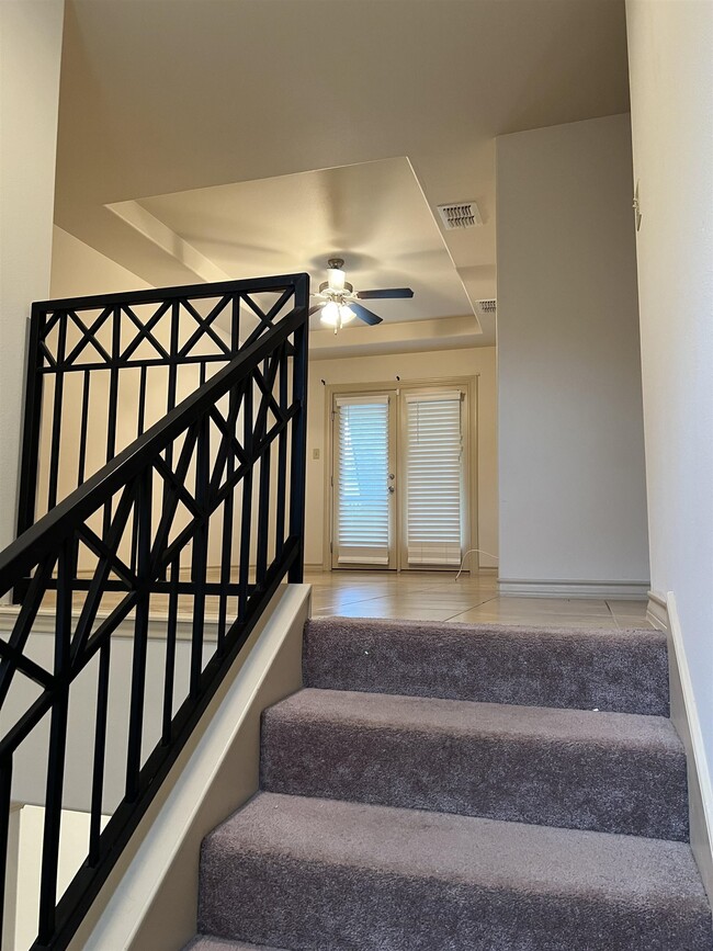 Building Photo - 10510 Sandia Dr