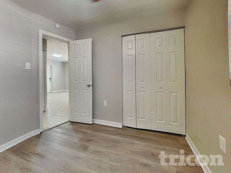 Building Photo - 14931 Pine Crest Rd