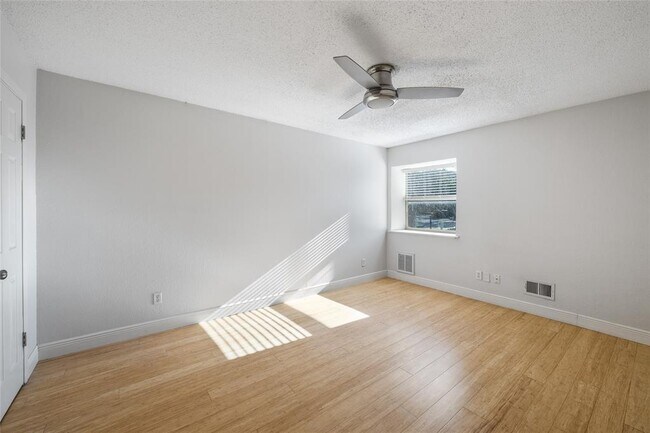 Building Photo - 2304 Barton Village Cir