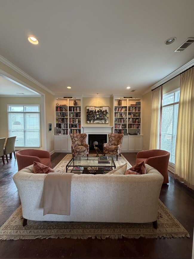 Building Photo - 424 Northpointe Lake Dr