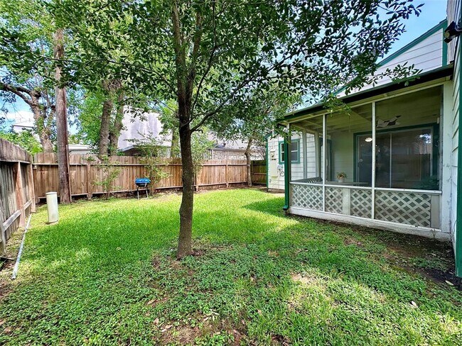 Building Photo - 9004 Vogue Ln