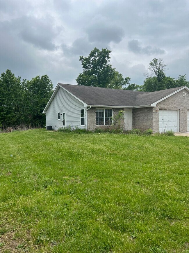 Building Photo - 2626 E Oakbrook Dr