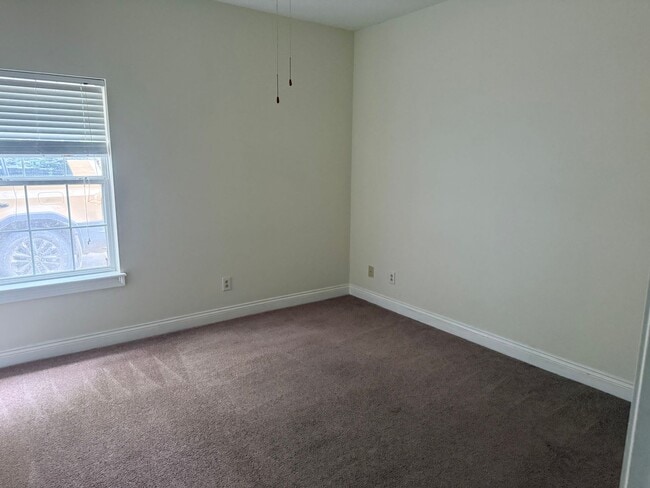 Building Photo - 252 Dedria Ln