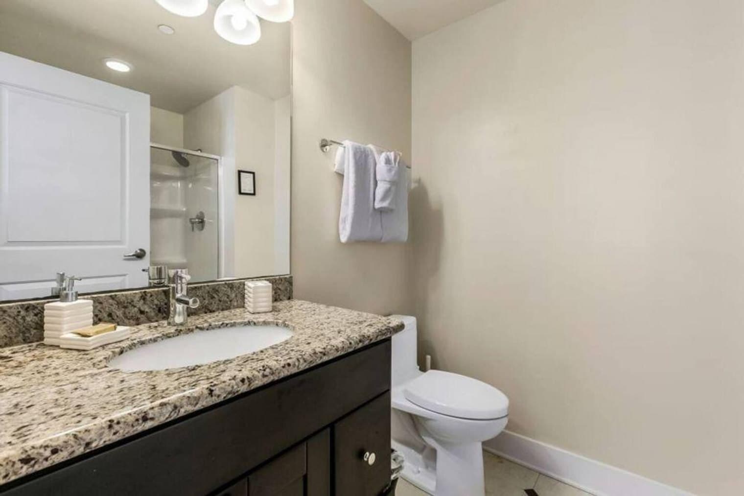 Building Photo - 201 Magazine St