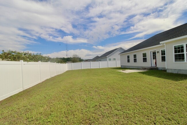 Building Photo - 7021 White Pine Ave