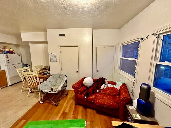 Building Photo - 14 Ashford St