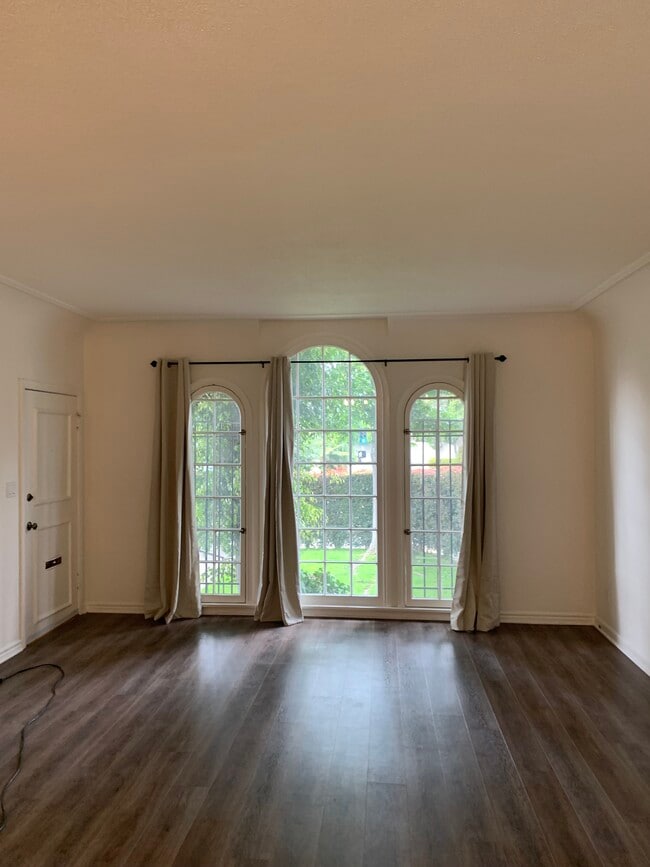 Building Photo - 1288 N Sweetzer Ave