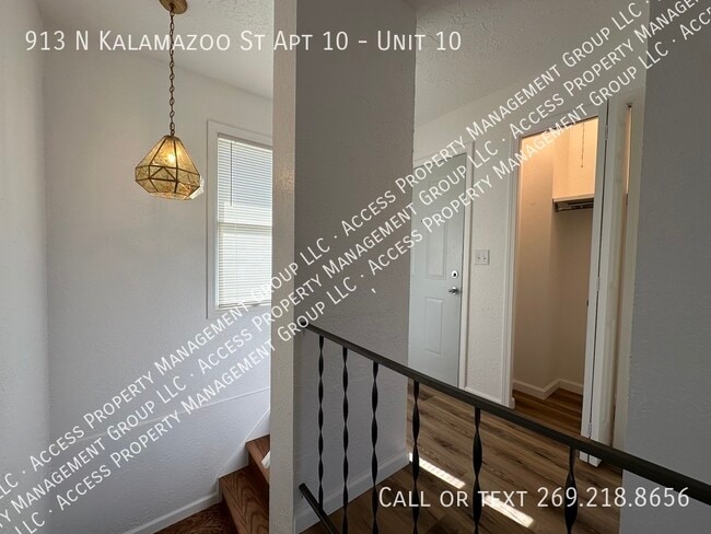Building Photo - 913 N Kalamazoo St