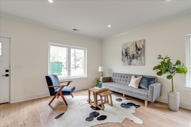 Building Photo - 2519 E 12th St