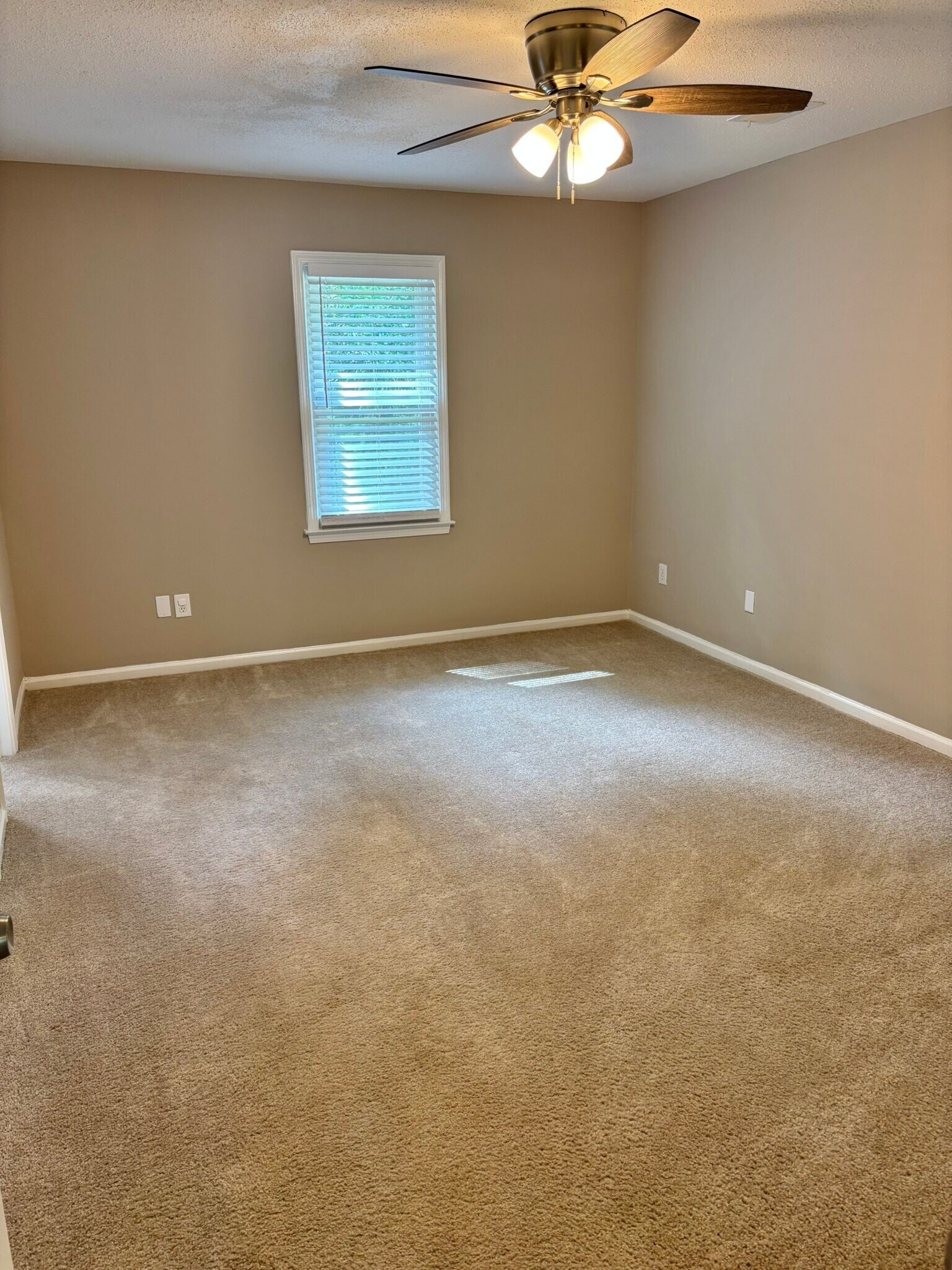 Building Photo - 548 Kenton Dr