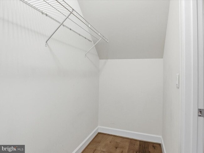 Building Photo - 20305 Savin Hill Dr