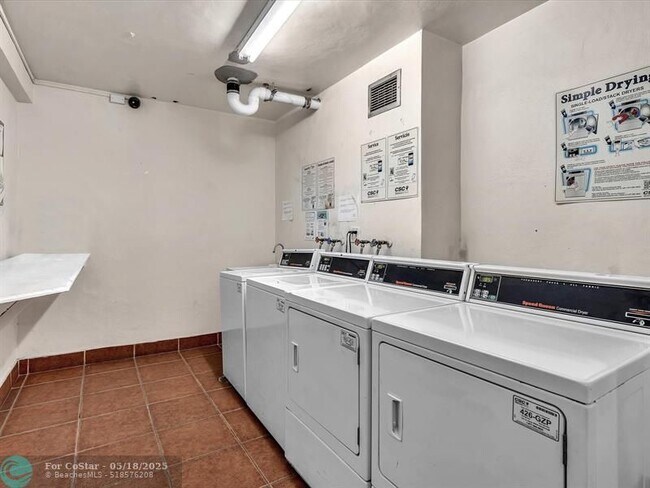 Building Photo - 3725 S Ocean Dr
