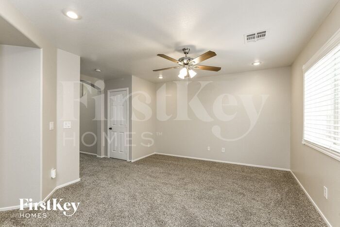 Building Photo - 7427 Margollini St