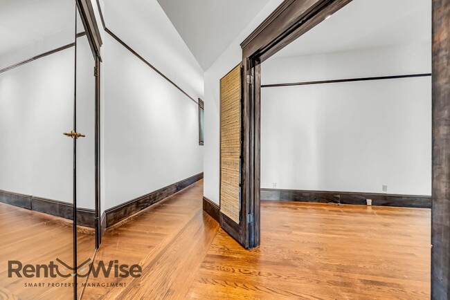 Building Photo - 1167 Green St