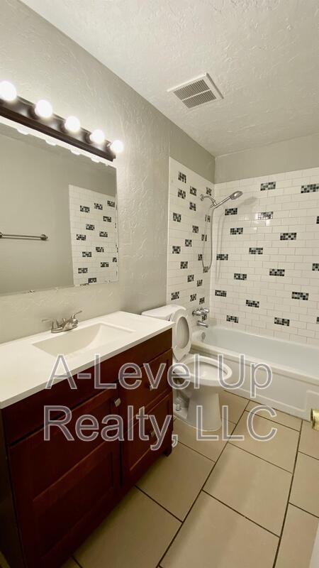 Building Photo - 1850 N 5th Ave