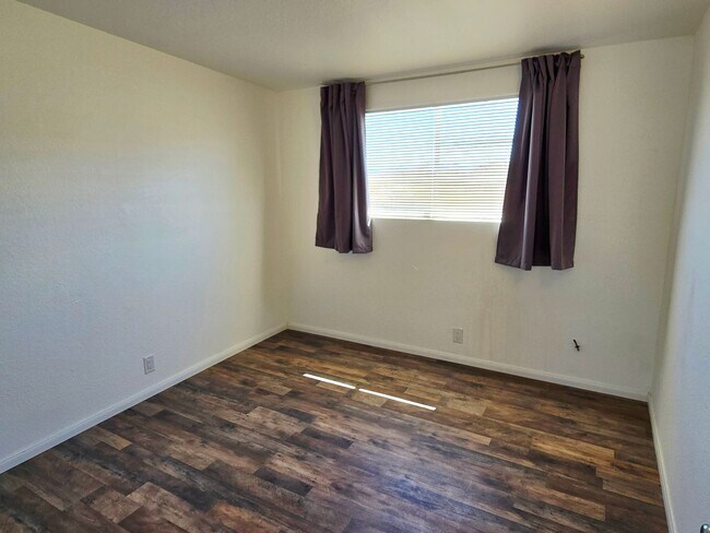 Building Photo - Cozy 3 Bedroom 1.5 Bathroom Near The Natio...