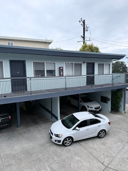 Building Photo - 2241 Village Ct