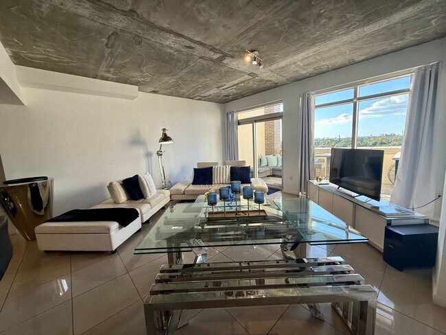 Building Photo - 139 NE 32nd St