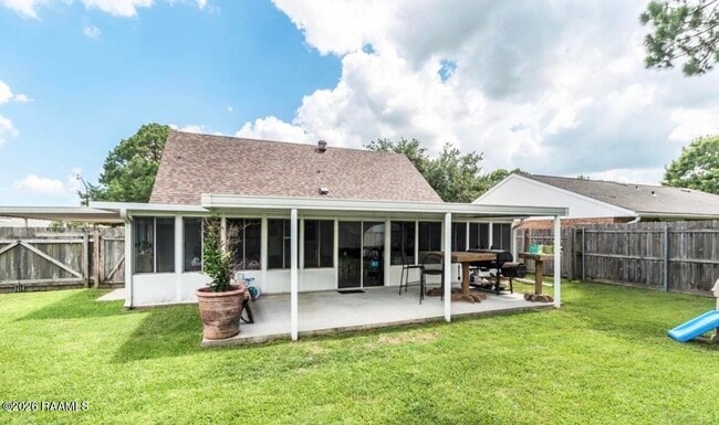 Building Photo - 104 Chaumont Dr
