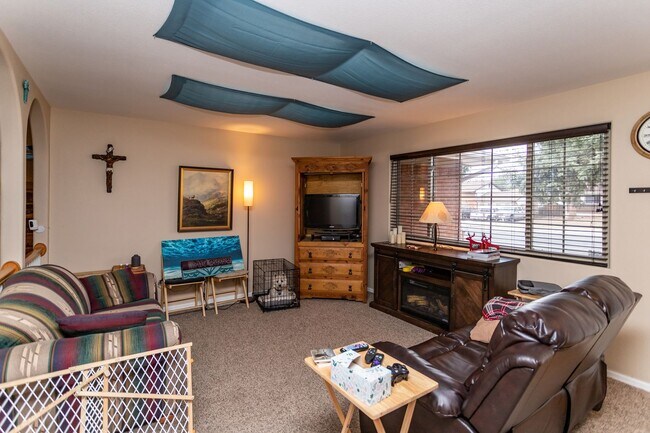 Building Photo - Single Family Rancher in Garden Ranch