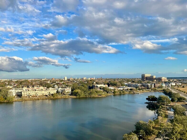 Building Photo - 14 Lockwood Dr