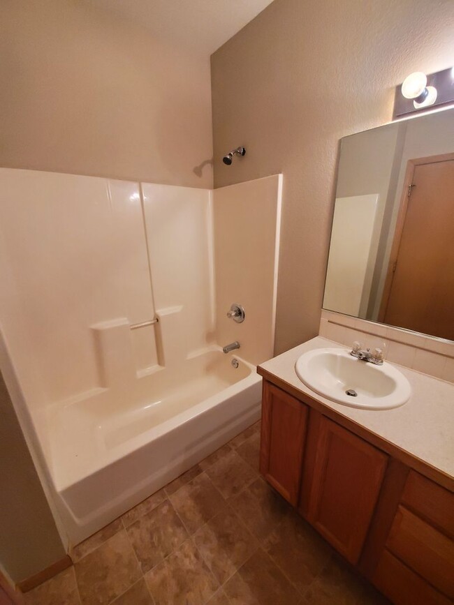 Building Photo - Charming Condo in West Point Condominiums