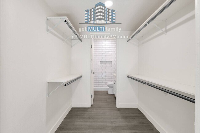 Building Photo - 1006 E Pasadena Ave