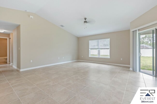 Building Photo - FULLY FENCED 3/2/2 IN DESIRABLE QUAIL HOLLOW