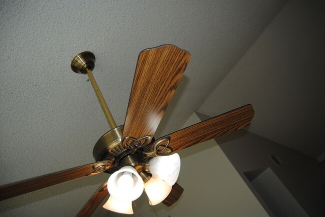 Building Photo - Two weeks of free rent during your third m...